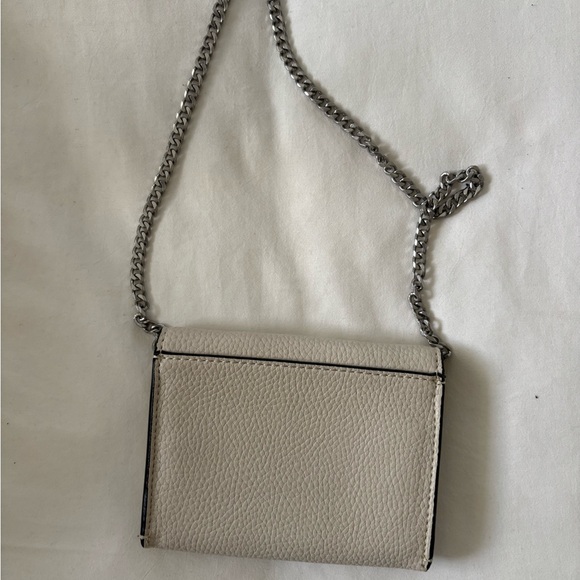 Calvin Klein Elegant White Leather Crossbody Bag - Picture 4 of 5